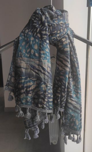 Sciarpa dai colori blu e azzurro