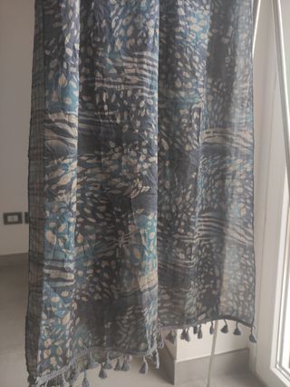 Sciarpa dai colori blu e azzurro