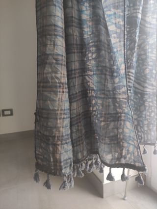 Sciarpa dai colori blu e azzurro