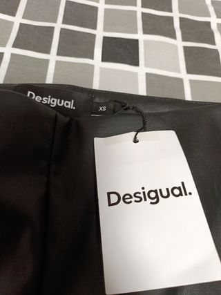 Pantalón pitillo de piel Desigual