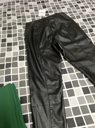 Pantalón pitillo de piel Desigual