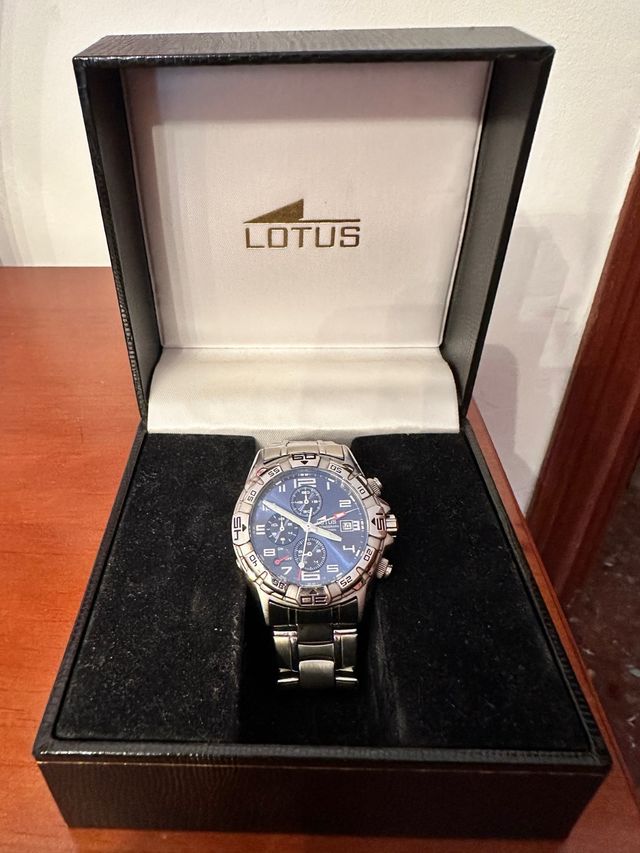 Reloj LOTUS