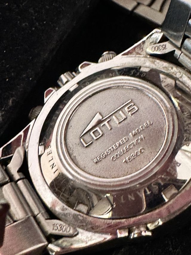 Reloj LOTUS