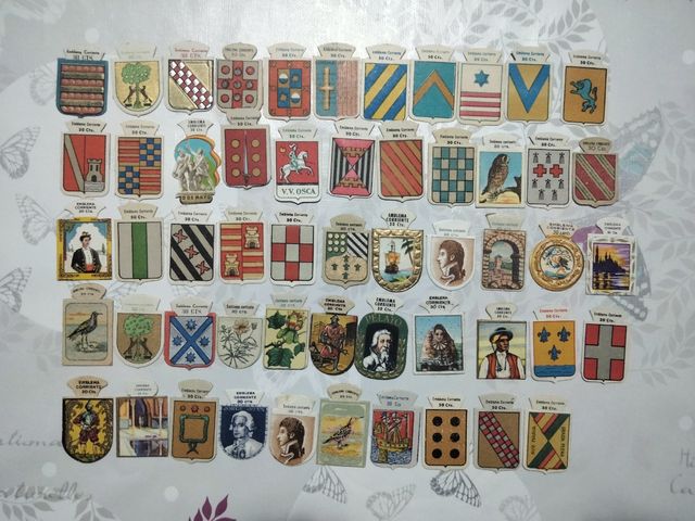 LOTTO DI 54 BADGE DI ASSISTENZA SOCIALE