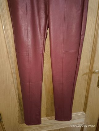 Pantalón estilo cuero skinny talla 36
