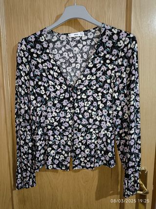 Blusa Mango flores talla Xs