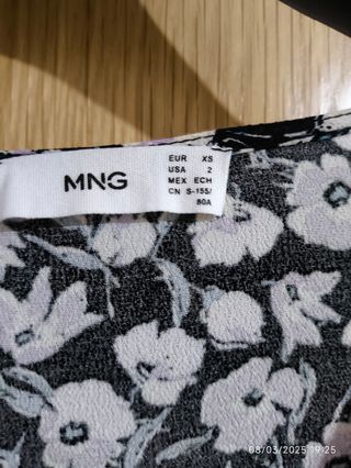 Blusa Mango flores talla Xs