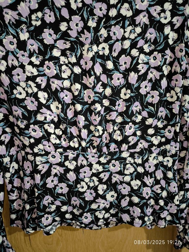 Blusa Mango flores talla Xs