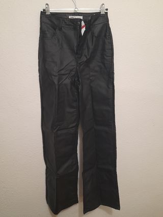 Pantalón de cuero pata ancha