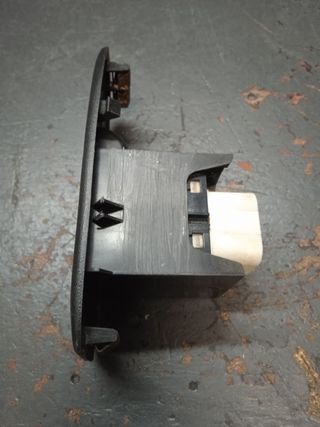 Interruptor Elevalunas   - V-60-V70.