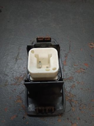 Interruptor Elevalunas   - V-60-V70.