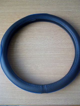CUBIERTA VOLANTE 38 CM CUERO SINTÉTICO.
