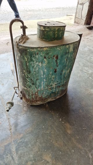 Pulverizador agrícola antiguo