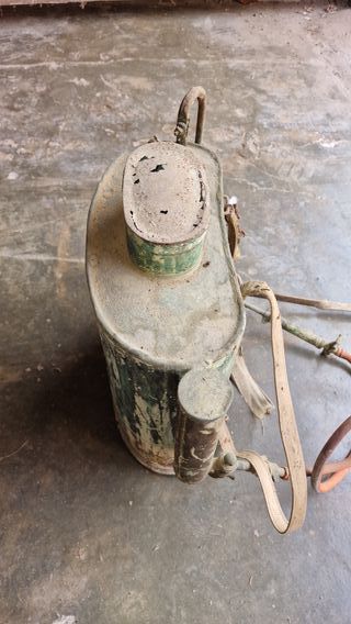Pulverizador agrícola antiguo