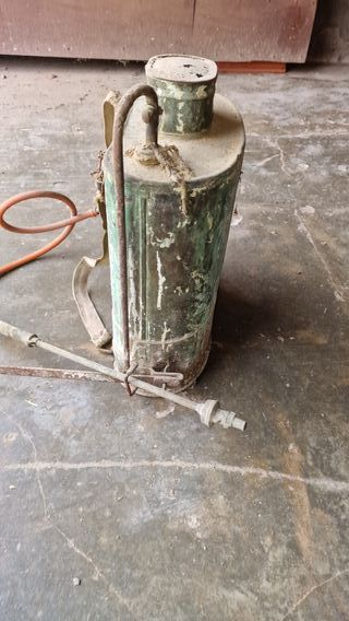 Pulverizador agrícola antiguo