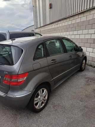 Mercedes Benz clase B180 despiece 