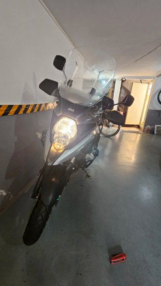 MOTO SUZUKI Vstrom 650 ABS.