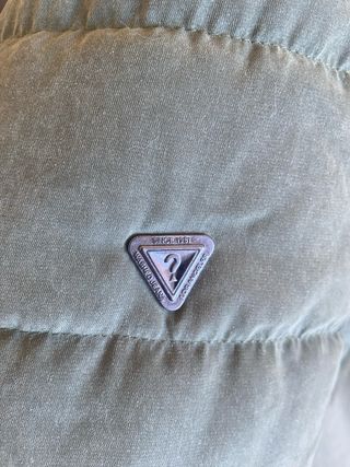 Abrigo Guess auténtico