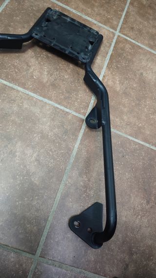 Soporte baúl Kymco AK 550