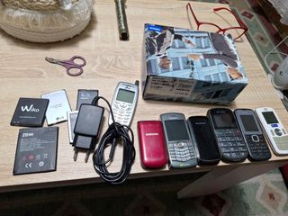Lote de teléfonos móviles vintage