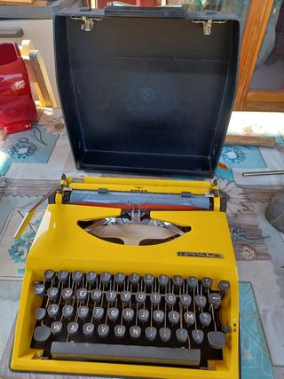 Macchina da scrivere ADLER TIPPA