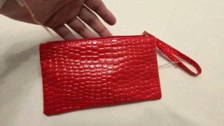 Cartera de mano-neceser rojo