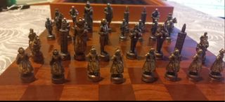 Ajedrez con  figuras valencianas en bronce