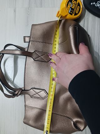 Bolso dorado nuevo