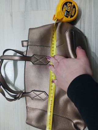 Bolso dorado nuevo