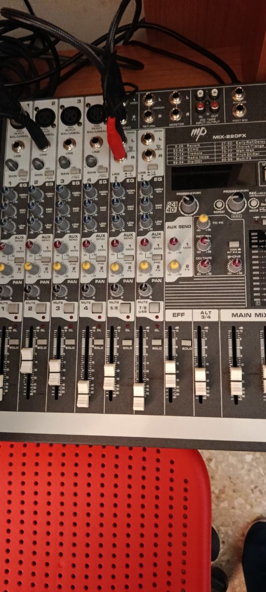 Casse mixer e radiomicrofono