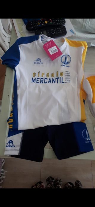 Equipacion deportiva Remo-Canoa Mercantil Sevilla 