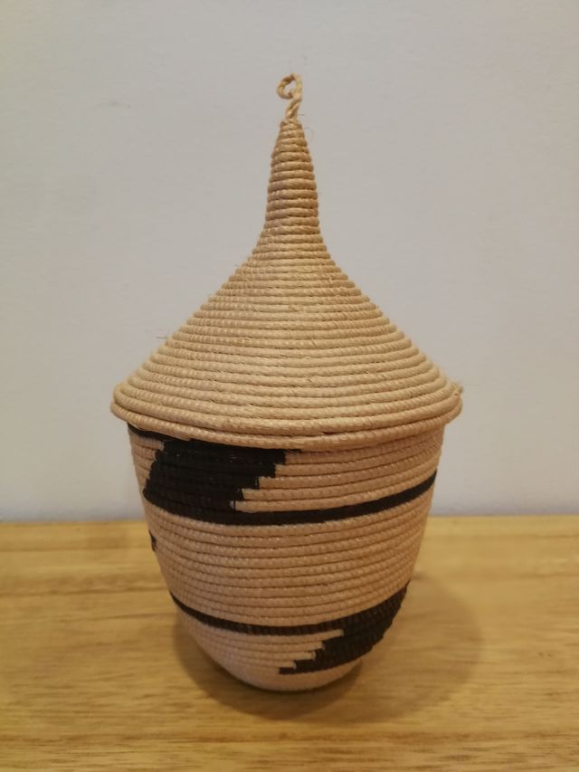 Artesanía africana. (Conjunto de tres piezas).