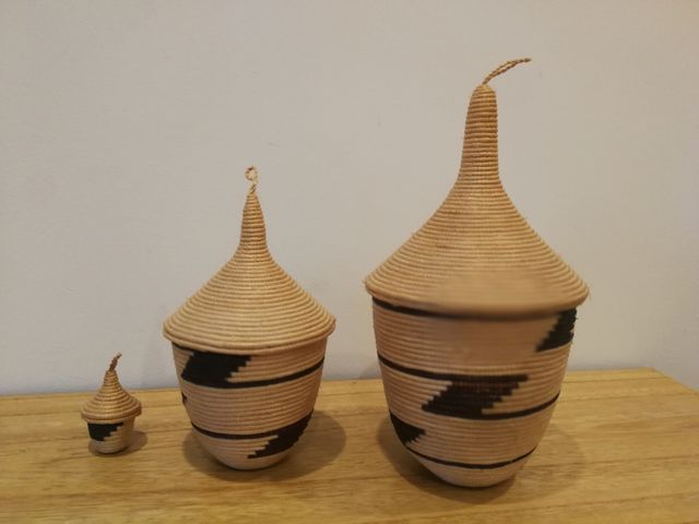 Artesanía africana. (Conjunto de tres piezas).