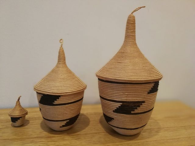 Artesanía africana. (Conjunto de tres piezas).