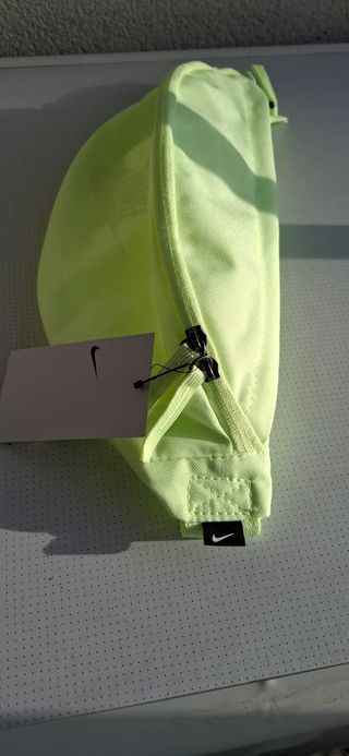 Riñonera Nike ,precio cada una .