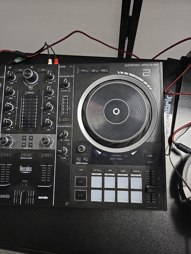 Controlador de Dj Hercules Inpulse 500 na sua caixa