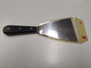 Espátula especial para plancha de asar