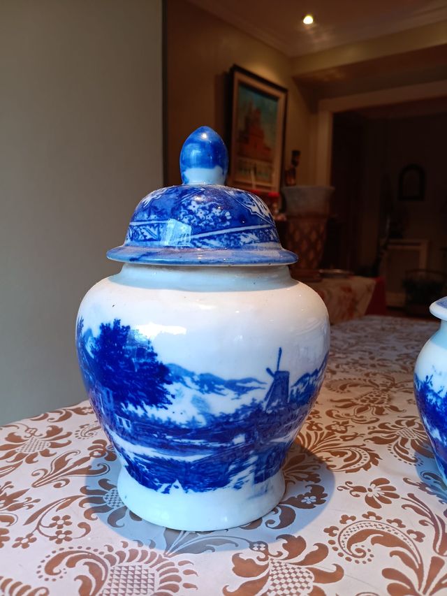 📌 Juego de loza azul y blanca estilo Delft