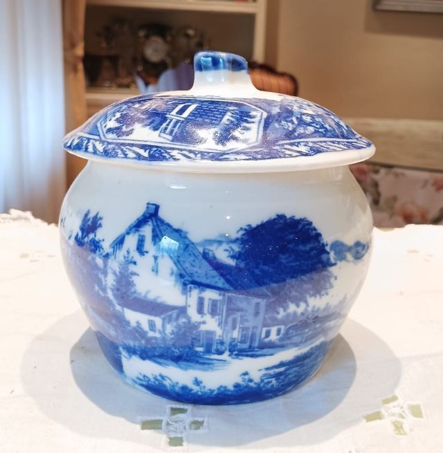 📌 Juego de loza azul y blanca estilo Delft