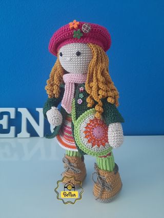 Muñeca amigurumi