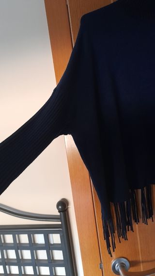 Jersey azul marino de cuello alto