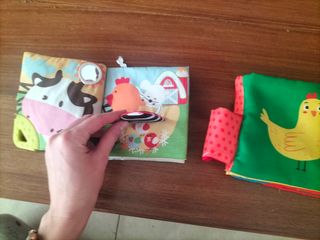 Lote 2 cuentos de tela para bebés