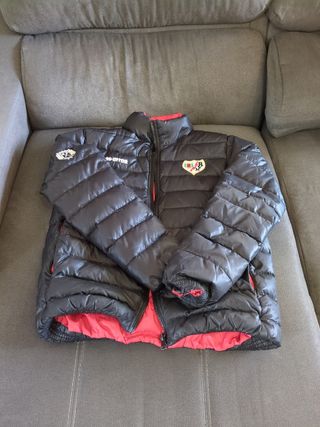 Anorak negro RAYO VALLECANO, talla Mujer o 16 niño