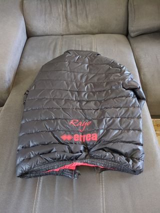 Anorak negro RAYO VALLECANO, talla Mujer o 16 niño