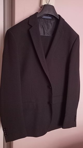 Vendo un traje de hombre