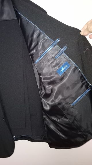 Vendo un traje de hombre