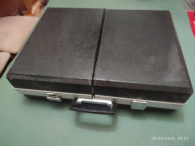 MALETA TOCADISCOS ANTIGUA.