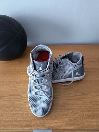 Nike Jordan Reveal Wolf Grey talla 44'5