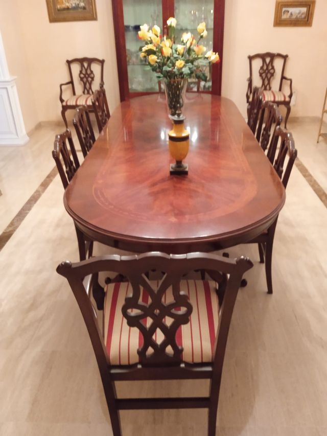 Tavolo da pranzo: 3 sedie e 3 poltrone sono gratuite