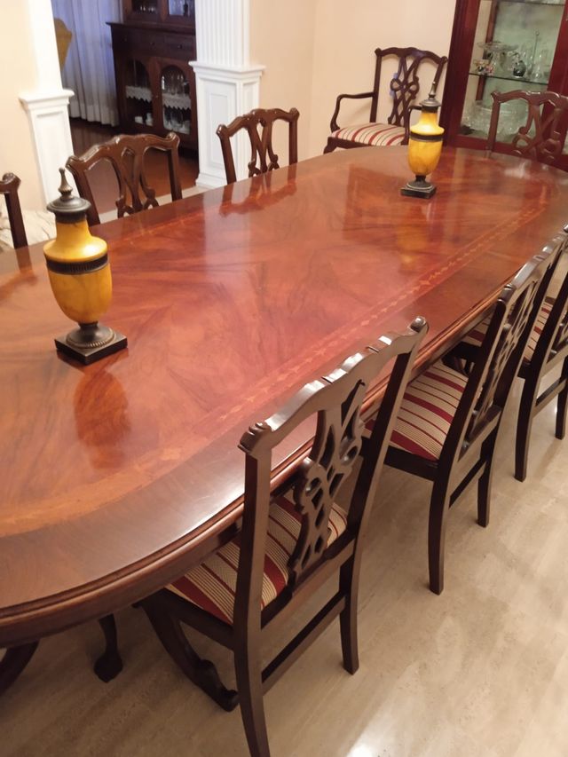 Tavolo da pranzo: 3 sedie e 3 poltrone sono gratuite